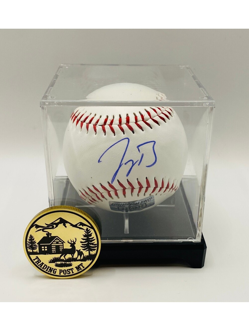 Joe Burrow Signed Baseball In Case With COA (2374935)